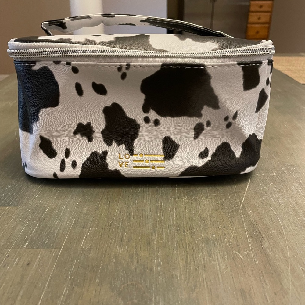 Travel cosmetic bag